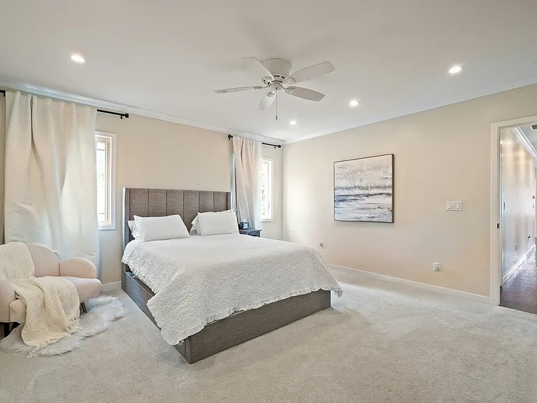 231 Avenue D — Photo 18
