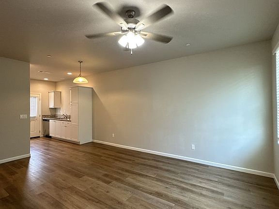 4th image of 414 S Summit St Unit 101-104