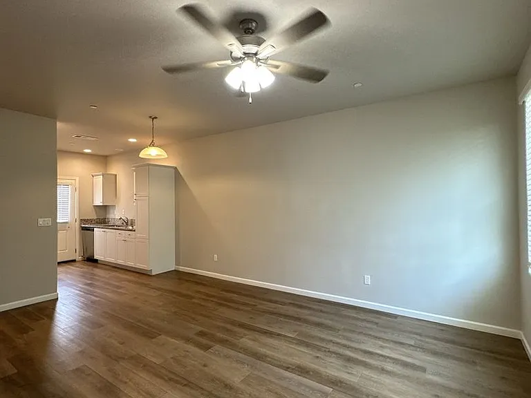 414 S Summit St #101-104 — Photo 4