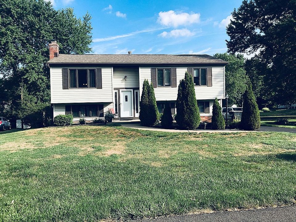1st image of 302 Meadow Dr