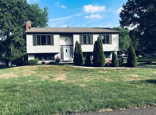 302 Meadow Dr, Cranberry Township, PA 16066
