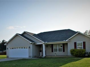 93 Meadowlark Dr, Hartselle, AL 35640