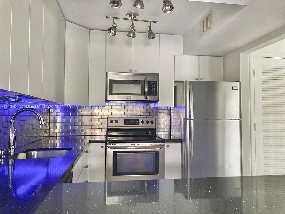 1st image of 630 Tennis Club Dr APT 106