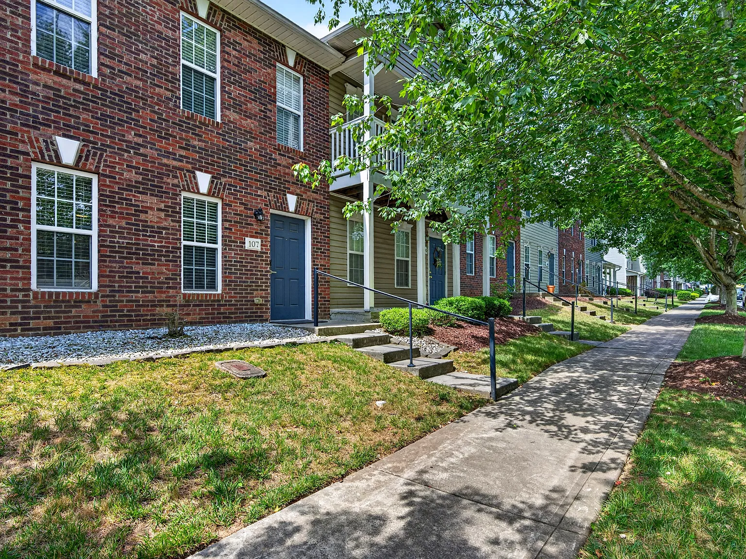 2 bed, 2.5 bath, 1474 sqft, $1,350 — Photo 1