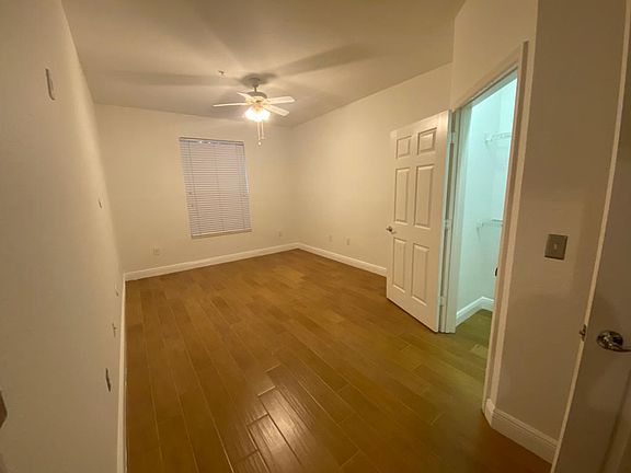 Master Bedroom w/Walking Closet