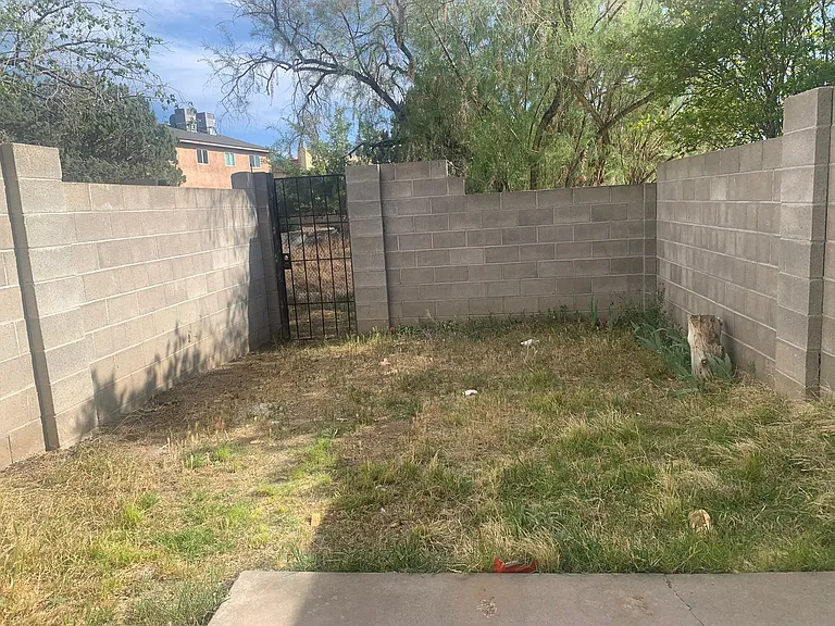 12120 Candelaria Rd NE — Photo 19
