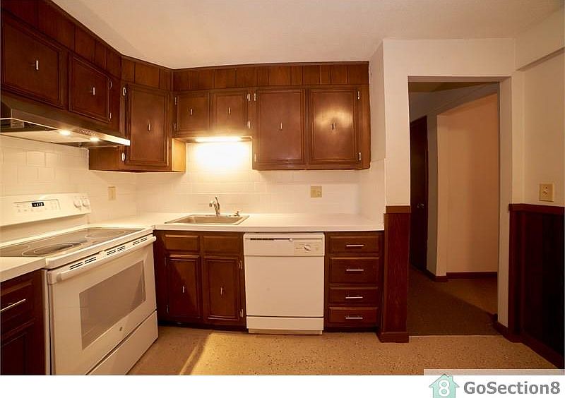 2nd image of 14B Strawberry Hill Rd APT 14