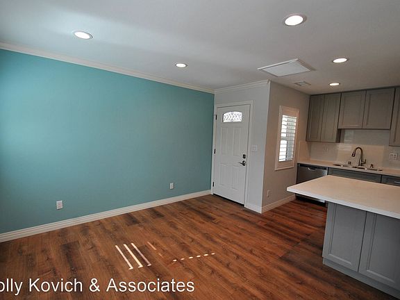 4th image of 4839 Blackthorne Ave Unit A