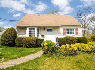 18 Woods End Rd, Clifton, NJ 07012