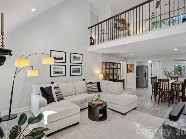 8331 Trail View Dr, Charlotte, NC 28226