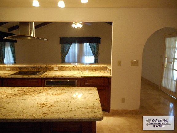 5th image of 616 Palm Valley Dr E