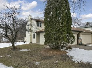 16755 Terrey Pine Dr, Eden Prairie, MN 55347