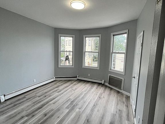 3rd image of 32 Van Cortlandt Park Ave APT 5