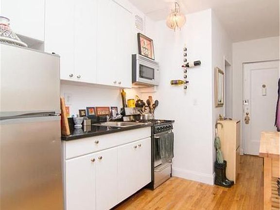 4th image of 312-320 W 23rd St APT 1C