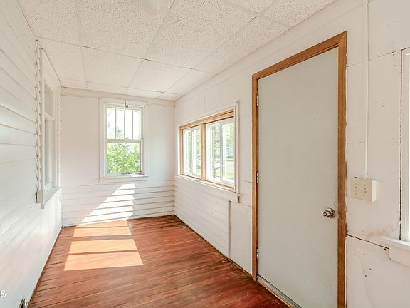 4th image of 212 7th St S