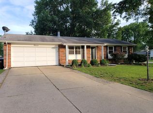 11 Parkdale Ln, Saint Peters, MO 63376