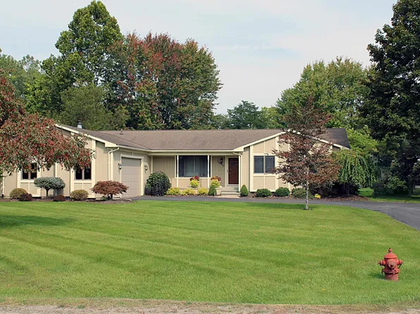 32450 King Rd, New Boston, MI 48164