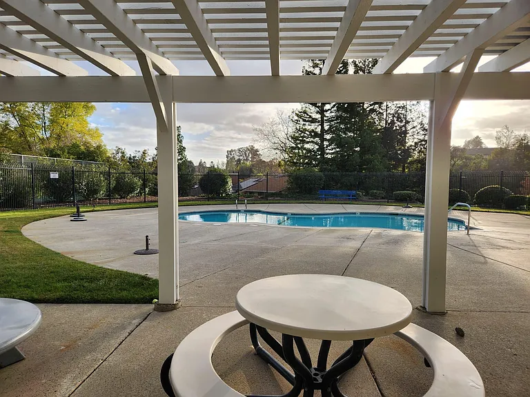 2402 Deer Tree Ct — Photo 5