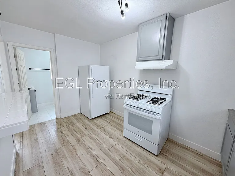 2826 12th Ave — Photo 8