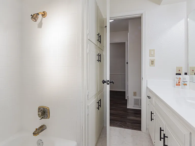 501 Field St — Photo 3