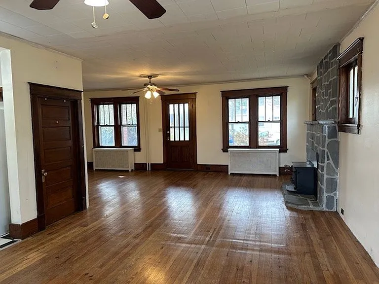 303 E Main St — Photo 5