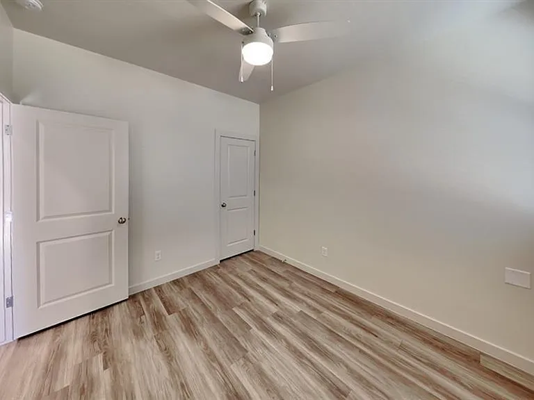 3815 N Divis Ave — Photo 19