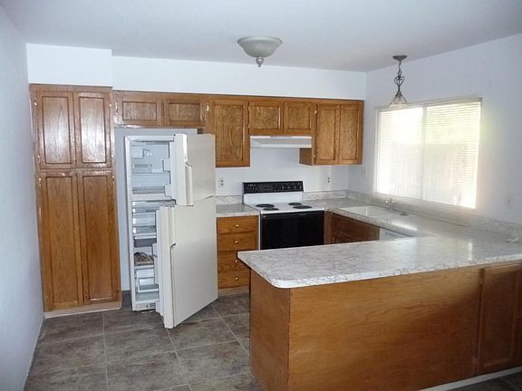 3rd image of 2713 E Windrose Dr