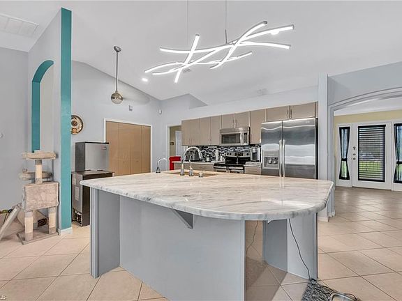 5th image of 885 47th AVE NE