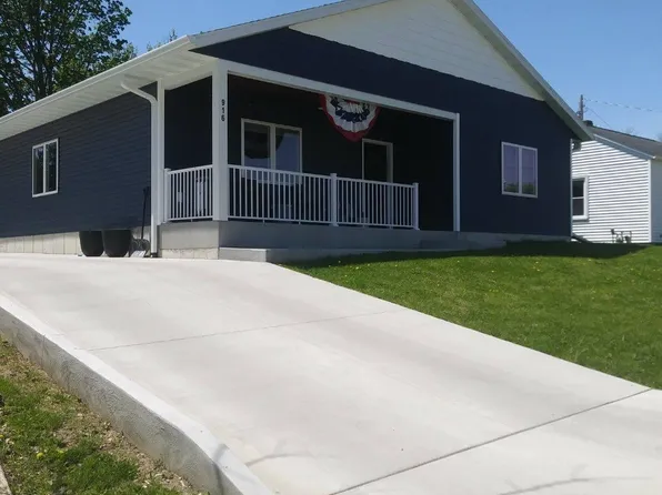 916 E Main St, Caledonia, MN 55921