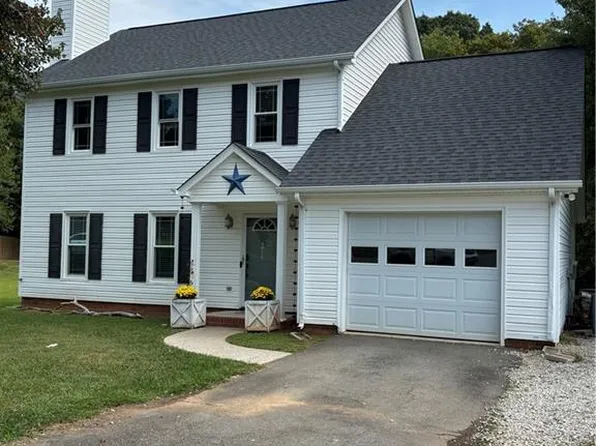 9009 Stamford Club Ct, Rural Hall, NC 27045