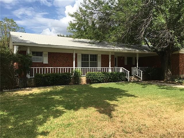 1st image of 1704 Broadmoor Dr