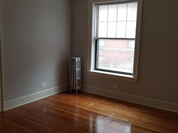 3rd image of 1134 W Pratt Blvd
