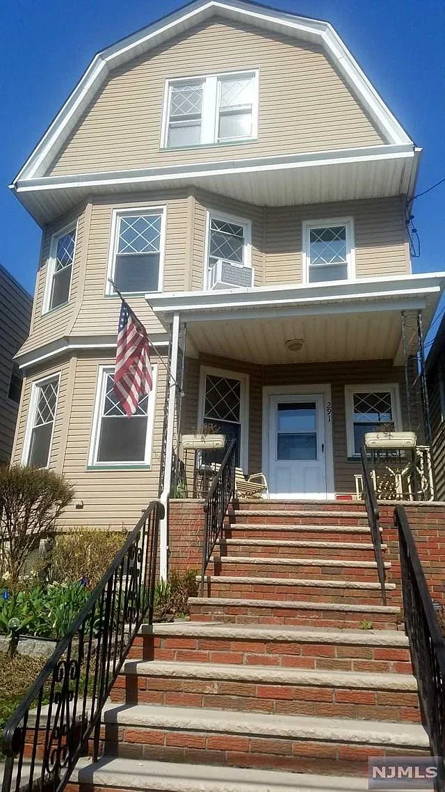 3 bed, $2,250 — Photo 1