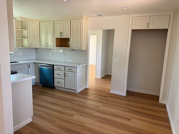 4th image of 127 Redondo Ct