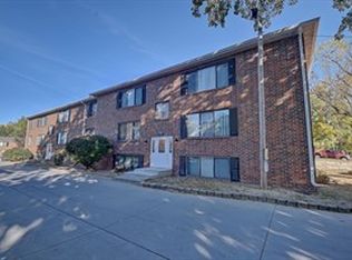 1215 Oakland Rd NE APT 20, Cedar Rapids, IA 52402