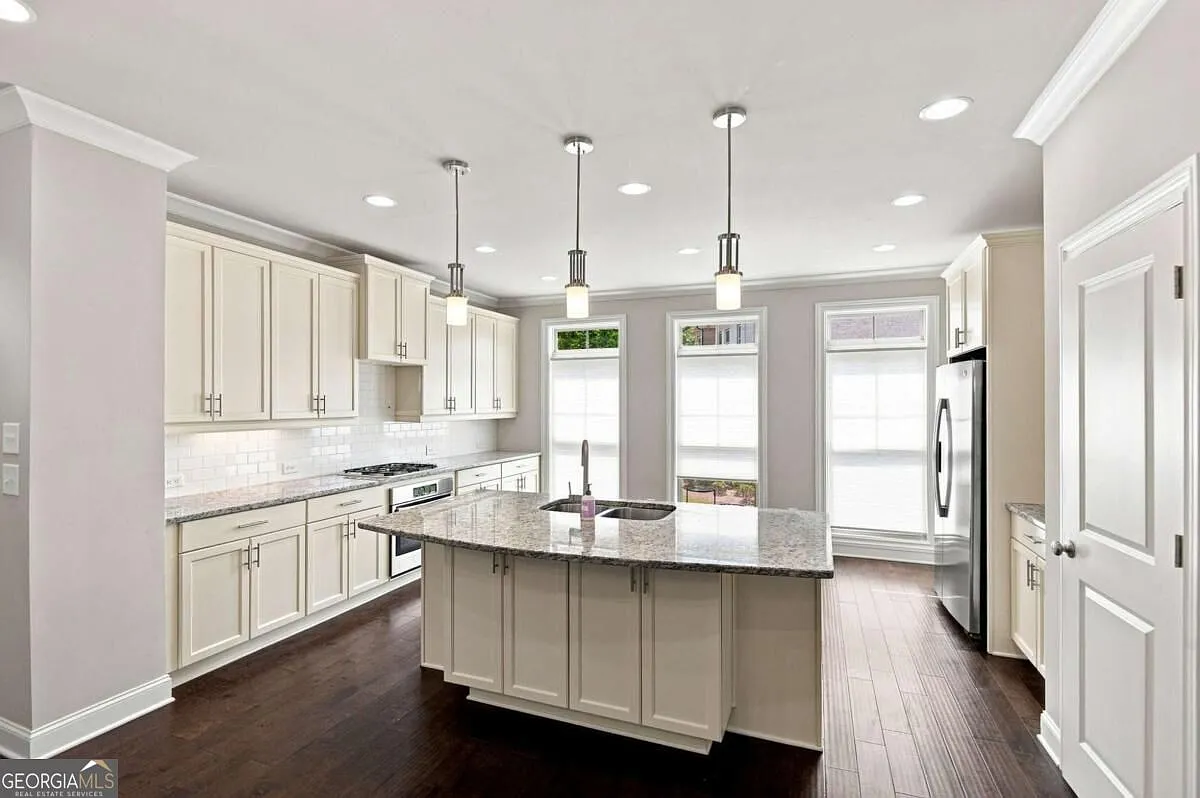 4 bed, 3.5 bath, 1984 sqft, $3,100 — Photo 3