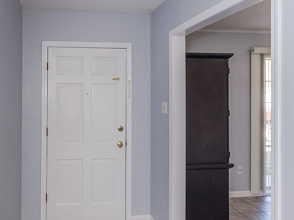 5th image of 4212 Locksley Ave