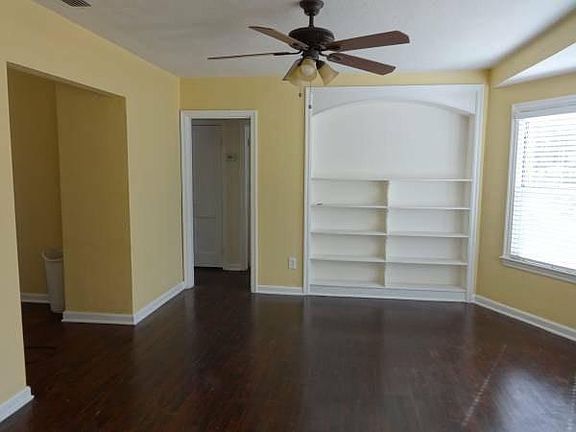 3rd image of 503 Mayfair Cir