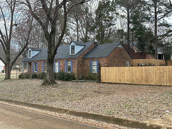 2nd image of 2424 Elmore Park Rd