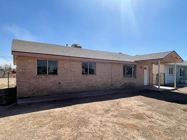 3 bed, 1040 sqft, $1,100 — Photo 1