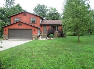 5864 University Heights Dr, Athens, OH 45701
