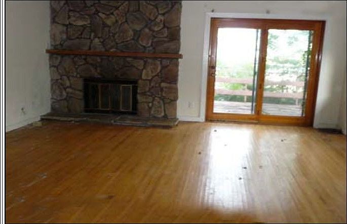 2nd image of 300 Locust St