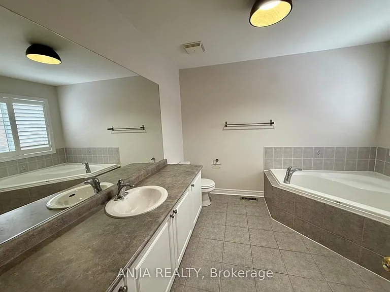 17 Ambercroft St — Photo 11
