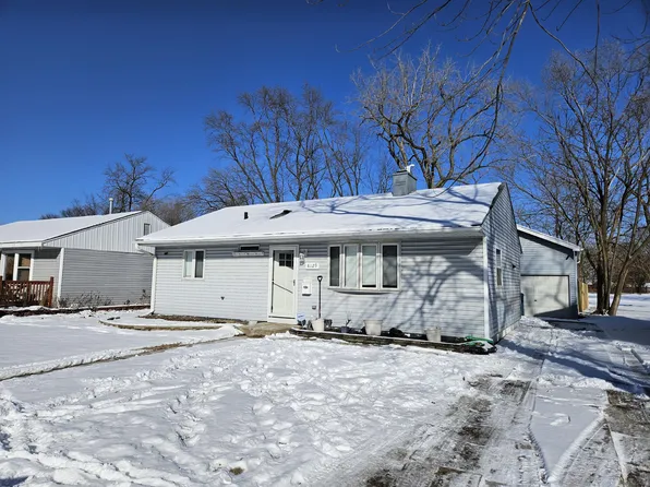 8129 Wicker Park Dr, Highland, IN 46322