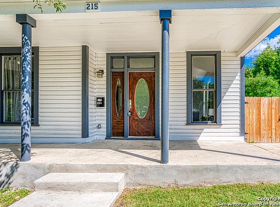 3rd image of 215 Claudia St