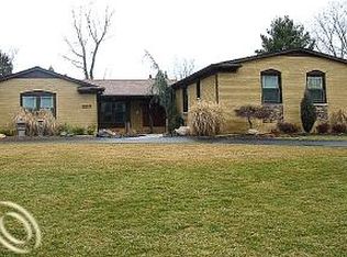 23811 Longacre St, Farmington, MI 48335