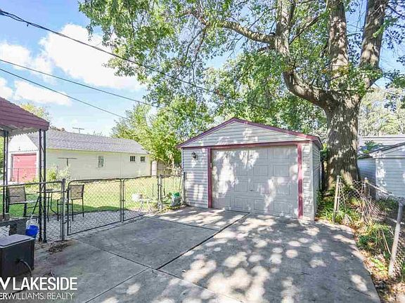 3rd image of 22025 Pleasant St