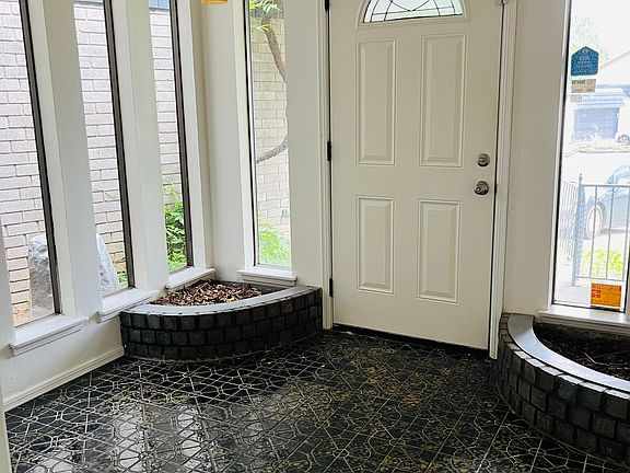 3rd image of 6612 Crow Cir