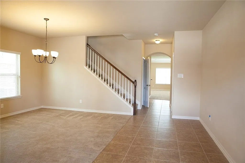 4 bed, 2.5 bath, 3262 sqft, $2,595 — Photo 2