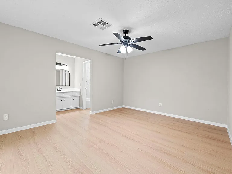 1923 Winding Creek Dr — Photo 14